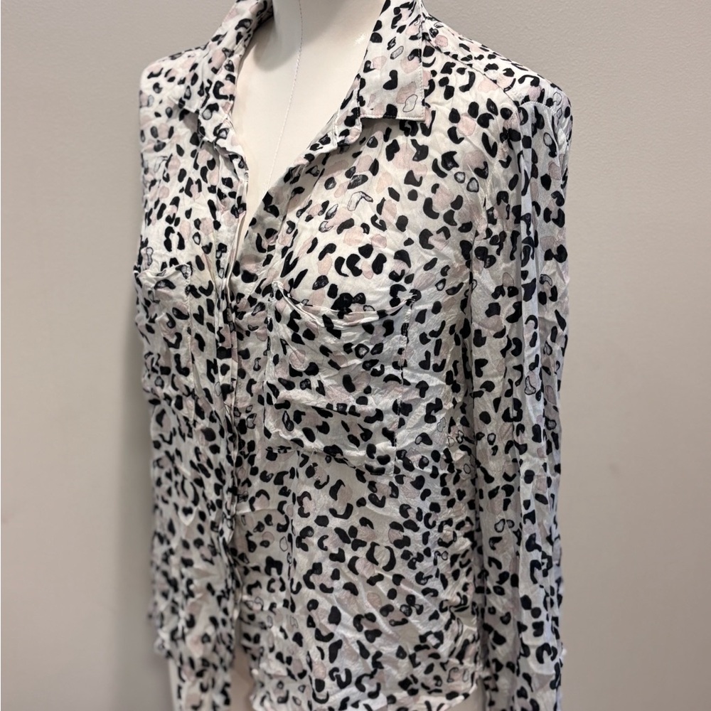 Cloth and Stonr Leopard Print Button-Up Blouse. petite medium